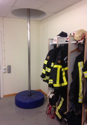 Stången den glider ner för - haha, kunde inte låta bli att plåta.