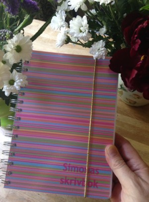 Och så kom den här. Min nya skrivdagbok, jag fyller dem så snabbt. Randig med guldsnöre. Blir alldeles lycklig varje gång jag ser den.