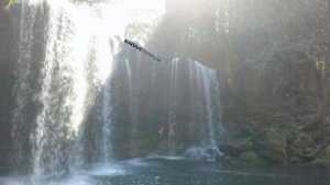 Nabegataki Falls Review - Under the waterfall - Survive Travel