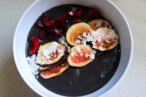 smoothie-bowl-nikki-sharp