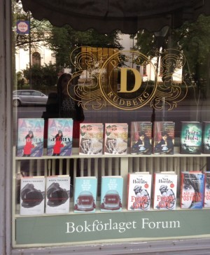 Igår åkte jag till förlaget för att lämna manus.