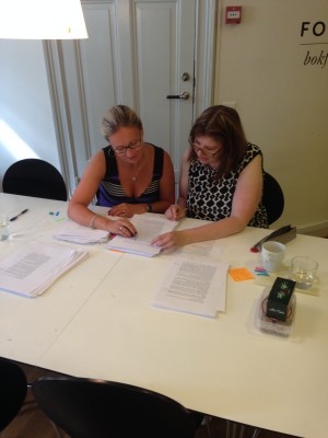 Min förläggare och jag jobbar hårt.