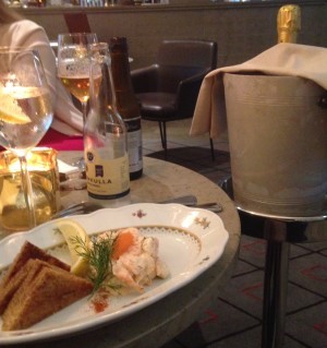 Sen gick vi ut och firade. Jag hade bil och drack bara en munfull symbolisk bubbel.