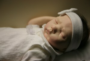 Sleeping_baby_doll,_Musée_du_jouet_de_Colmar