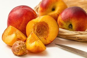 nectarine-1074997__340