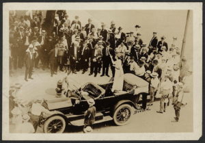 Suffragist Elise Hill speaking to a crowd during the Prohibition Party convention, St. Paul, 1916