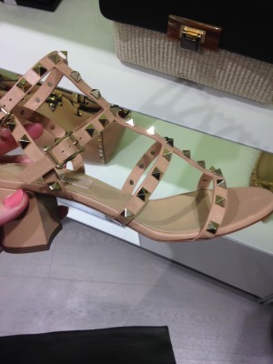 De här från Valentino hade jag kunnat tänka mig. Om jag hade 8000:- Häpp.