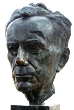 Bust_of_Paul_Johannes_Tillich_(daylight)