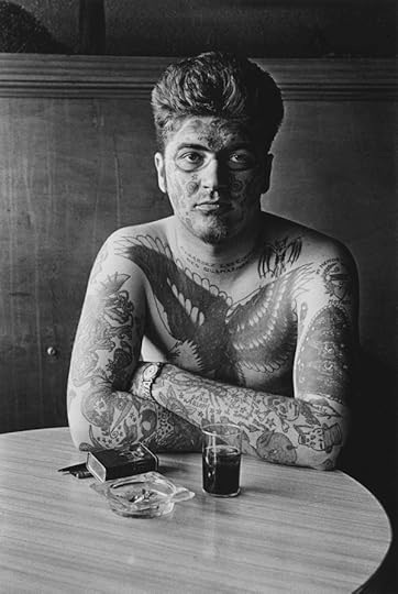 Diane Arbus, Jack Dracula at a bar, New London, Conn. 1961 © The Estate of Diane Arbus, LLC