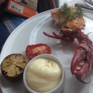 Sextonåringen ville prova hummer.