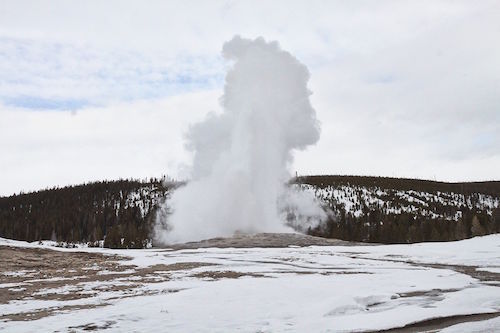 Old_Faithful_Yellowstone.jpg