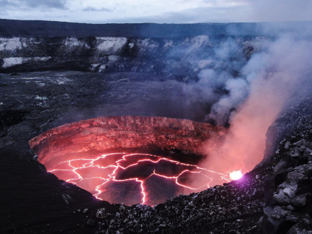 92 volcano skeeze pixabay molten-1084181_1280
