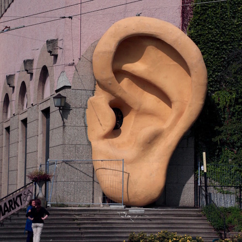 Plainstra��e_-_Salzburg_-_Skulptur2b_-_Elisabethkirche.jpg