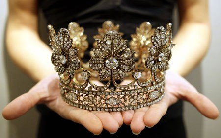 spanish-diamond-coronet