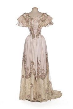 Evening dress of the 1800s