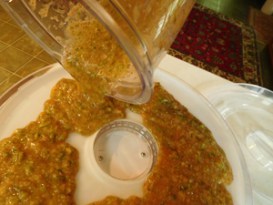 Fig pulp from the blender to the drier
