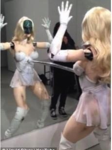 watch-this-creepy-animatronic-dolls-erotic-da-L-7AMbOi