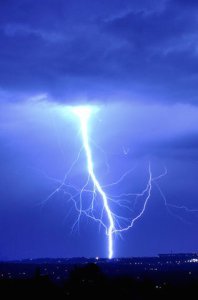 lightning_bolt_by_nagwolf-d31yg3c