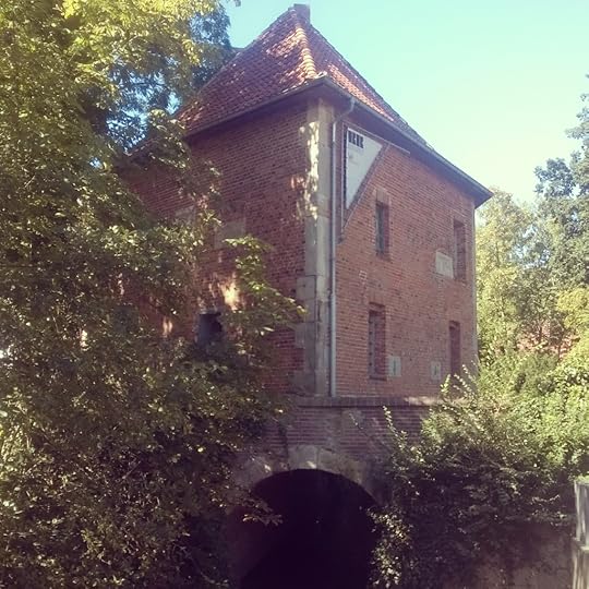 The Old Kamponier, a former ammunitions depot and the sole surviving part of the former citadel of Vechta. It overlooks the Vechtaer Moorbach and was built in 1706.