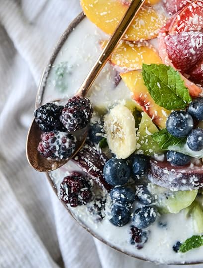 rainbow coconut smoothie bowls by @howsweeteats I howsweeteats.com