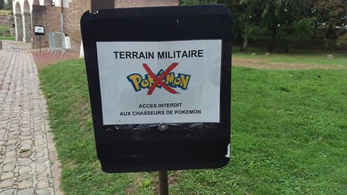 Terrain Millitaire. Access Interdit aux chassures des pokem