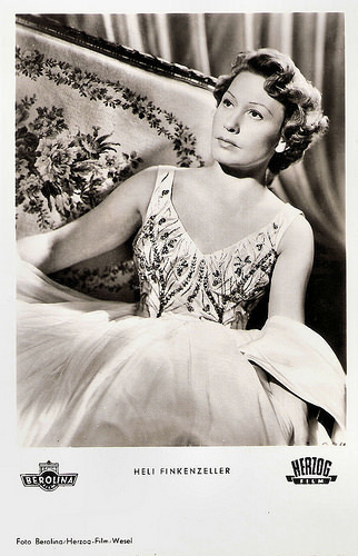Heli Finkenzeller in Briefträger Müller (1953)