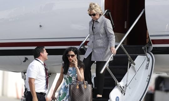 Hillary e sua fiel escudeira. Fonte: GLOBO