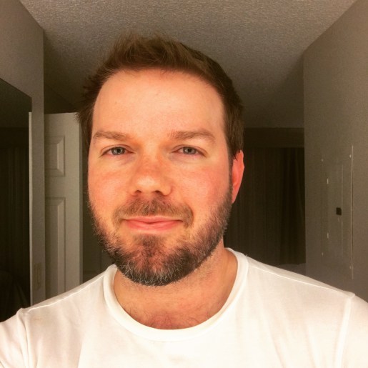 I love good bathroom lighting lol