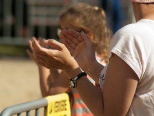 spectators-1444043_640