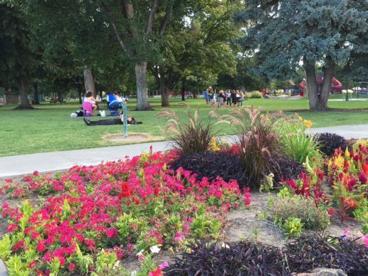 park beside the Columbia River