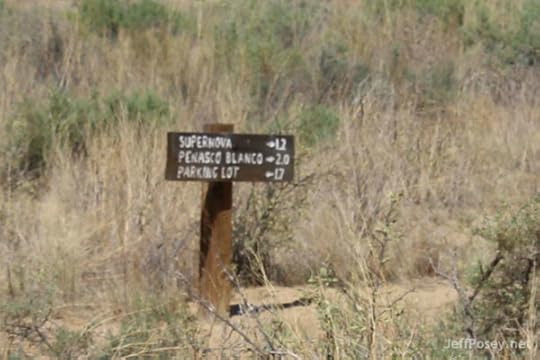 Sign post on the Peñasco Blanco Trail, Chaco Canyon National Historic Park, New Mexico. Photo by Jeff Posey.