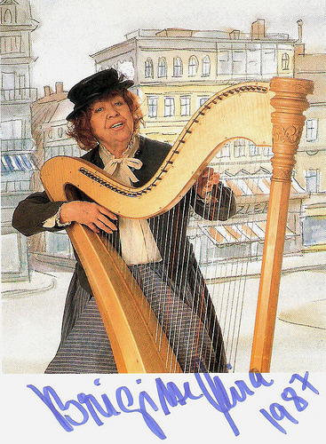 Brigitte Mira as Harfenjule
