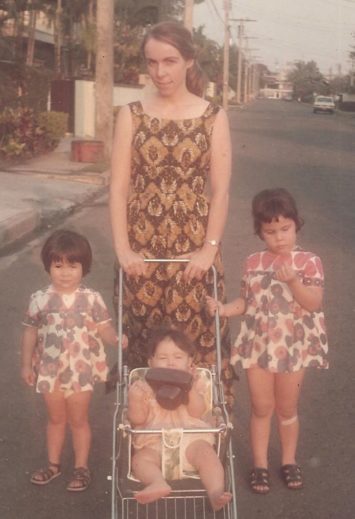 dressmaker, batik 001