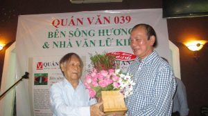 Nguyên Minh vác tặng một... thùng hoa cho Lữ Kiều!