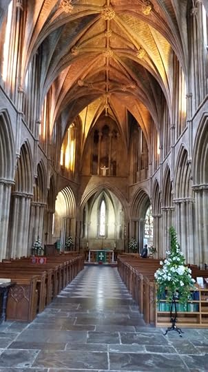 pershore-abbey-view-as-you-come-through-the-west-door
