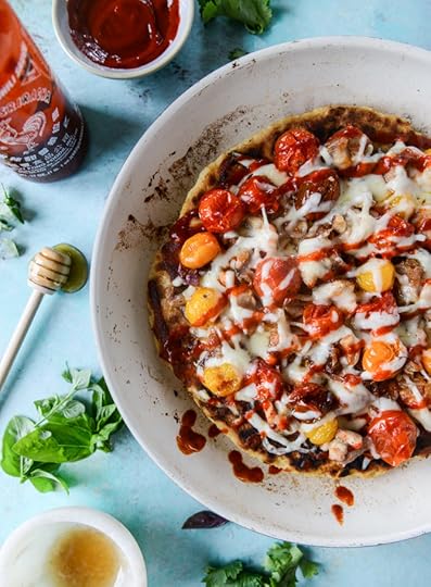 honey sriracha chicken flatbread I howsweeteats.com