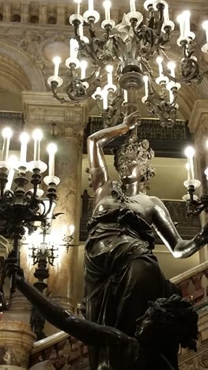 palais-garnier-statue-1