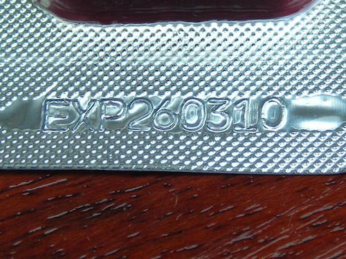 Expiration_date_of_pills_-_Thai_calendar.JPG