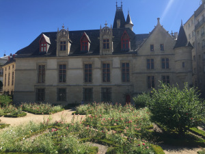 The Gothic/Renaissance glory of Hôtel de Sens is offset perfectly by its tidy but carefree jardin.