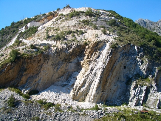 Carrara_marble_quarry_540w