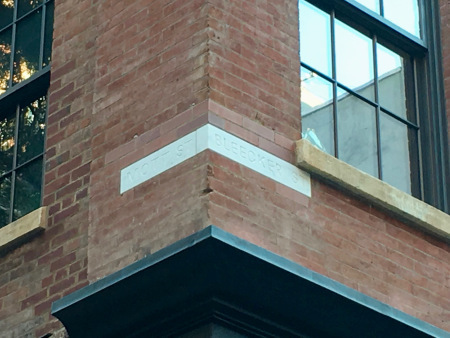 Cornercutmottbleecker