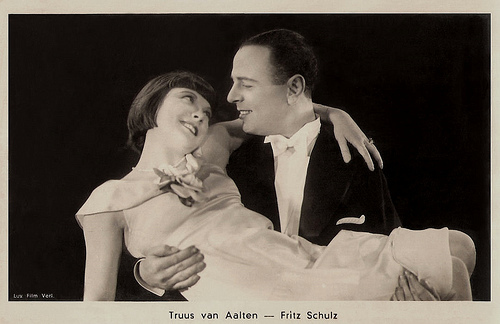 Fritz Schulz and Truus van Aalten in Kopfüber ins Glück (1931)