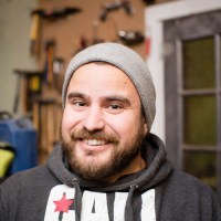 Arman Mizani headshot