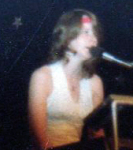 suzanna-williams-on-stage