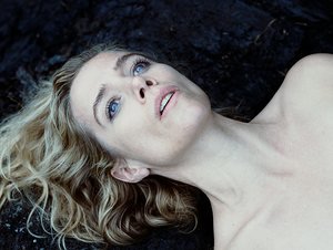 Lisa Dwan No’s Knife