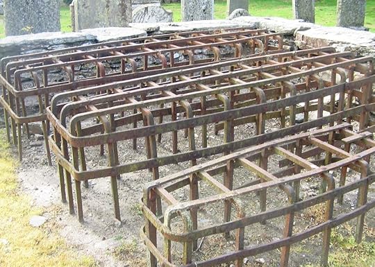 Mortsafe_at_Logeriat_Church1