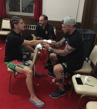 john-wrapping-my-hands-inbicta-19