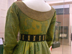 Queen mary's gown - back