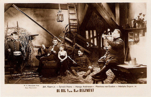 Johan Kaart, Sylvain Poons, Hansje Andriesen, Matthieu van Eysden, and Adolphe Engers in De Big van het regiment (1935)