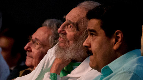 Former Cuban leader Fidel Castro (C), Cuba's President Raul Castro (L) and Venezuela's President Nicolas Maduro attend a gala for Fidel Castro's 90th birthday at the Karl Marx theatre in Havana, Cuba, August 13, 2016 © Ismael Francisco